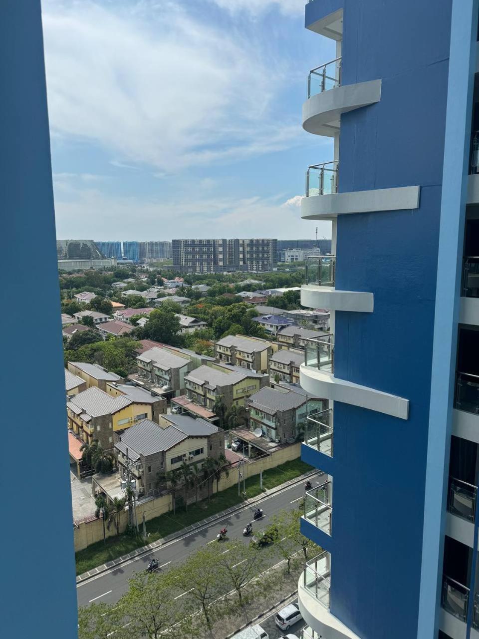 L Condotel Paranaque City Buitenkant foto