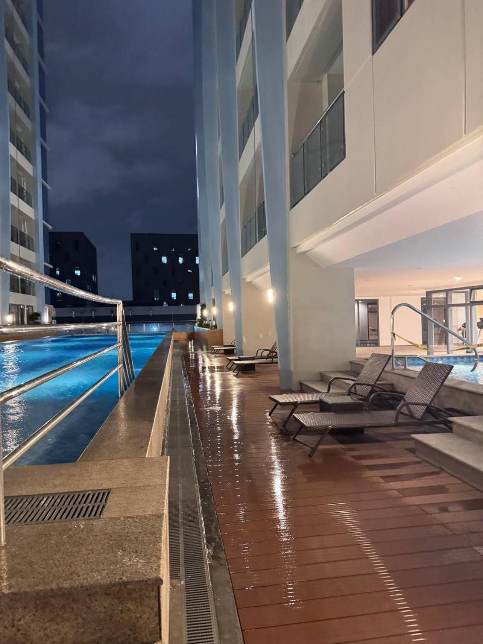 L Condotel Paranaque City Buitenkant foto