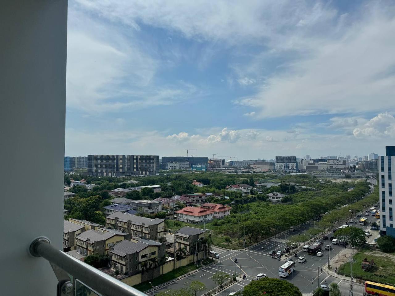 L Condotel Paranaque City Buitenkant foto