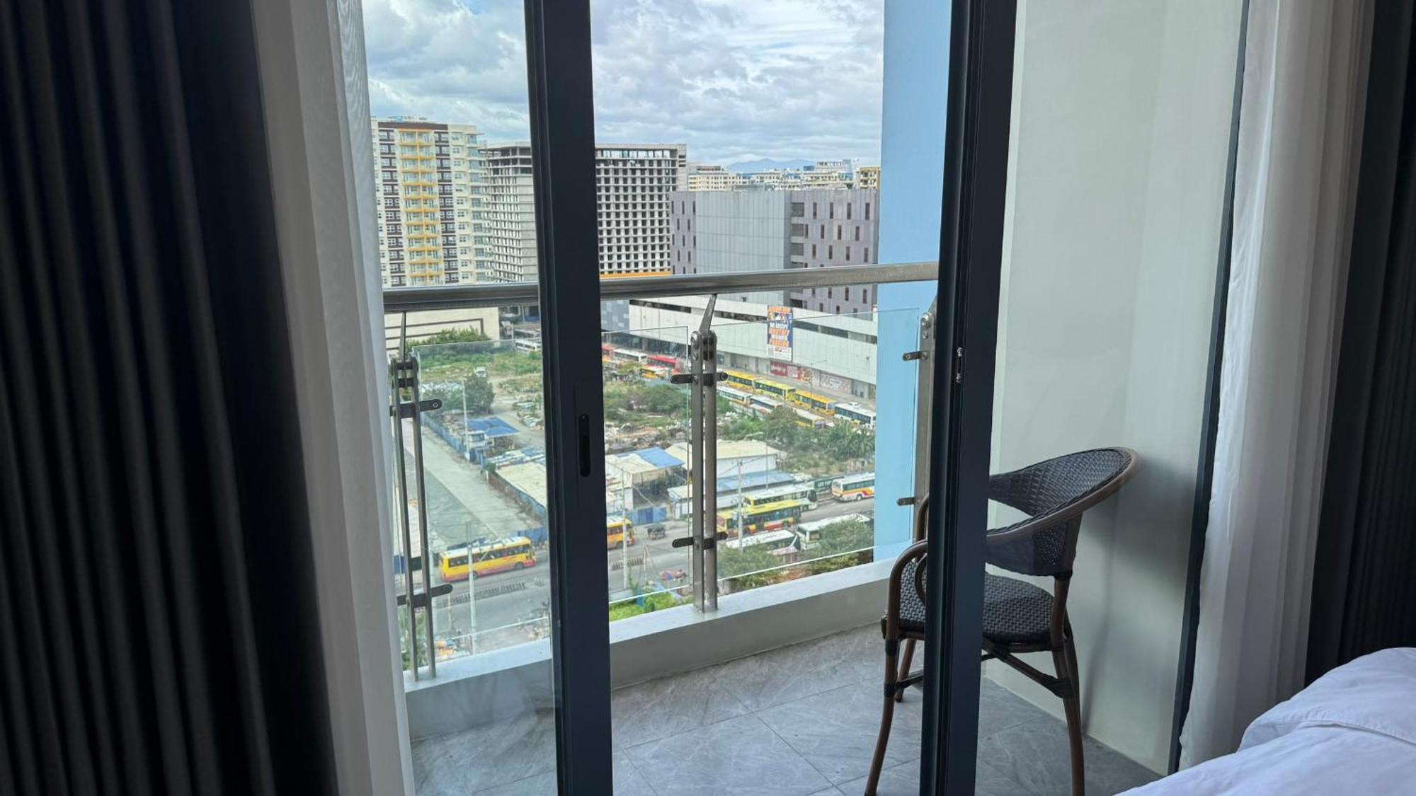 L Condotel Paranaque City Buitenkant foto