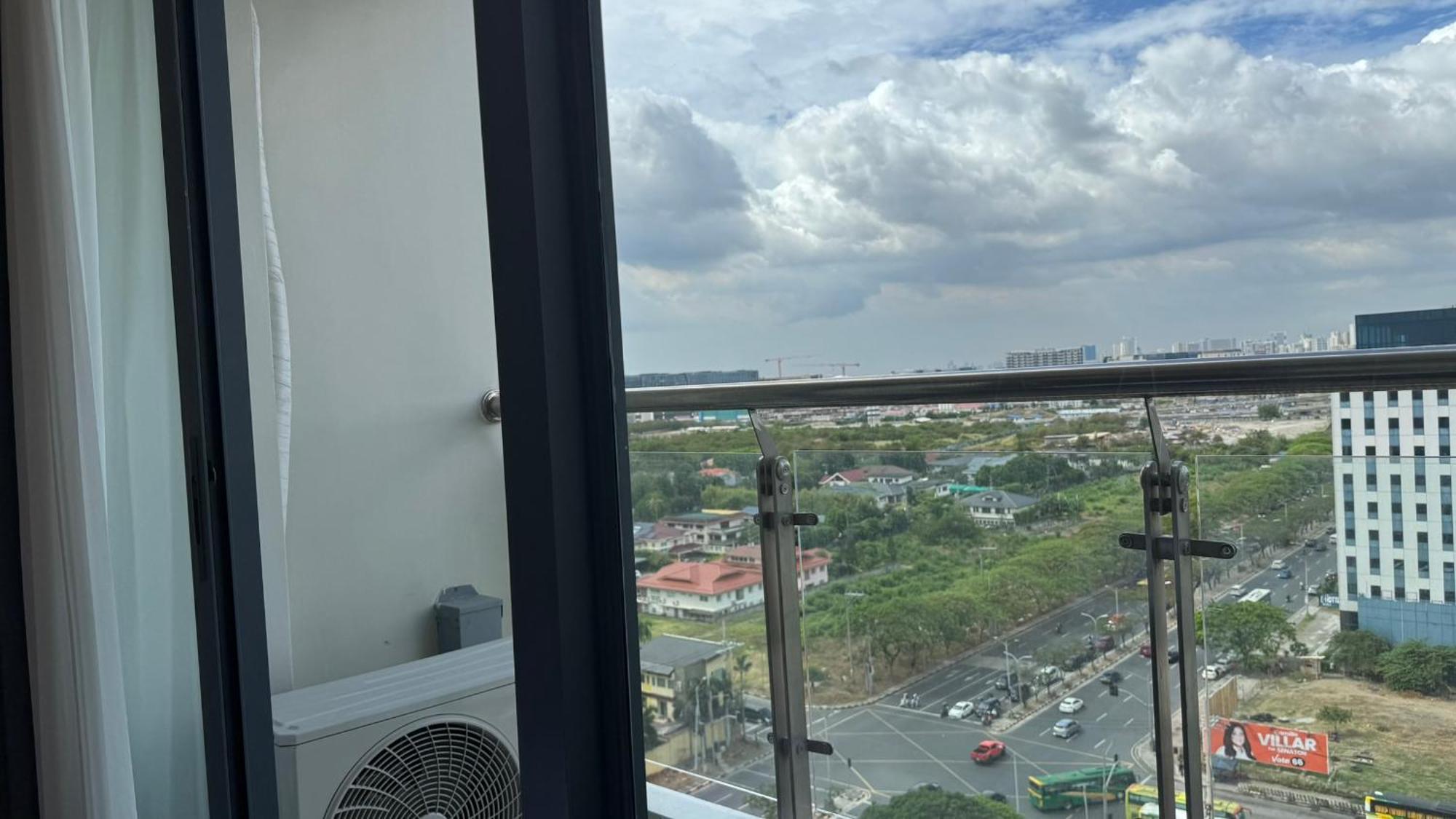 L Condotel Paranaque City Buitenkant foto