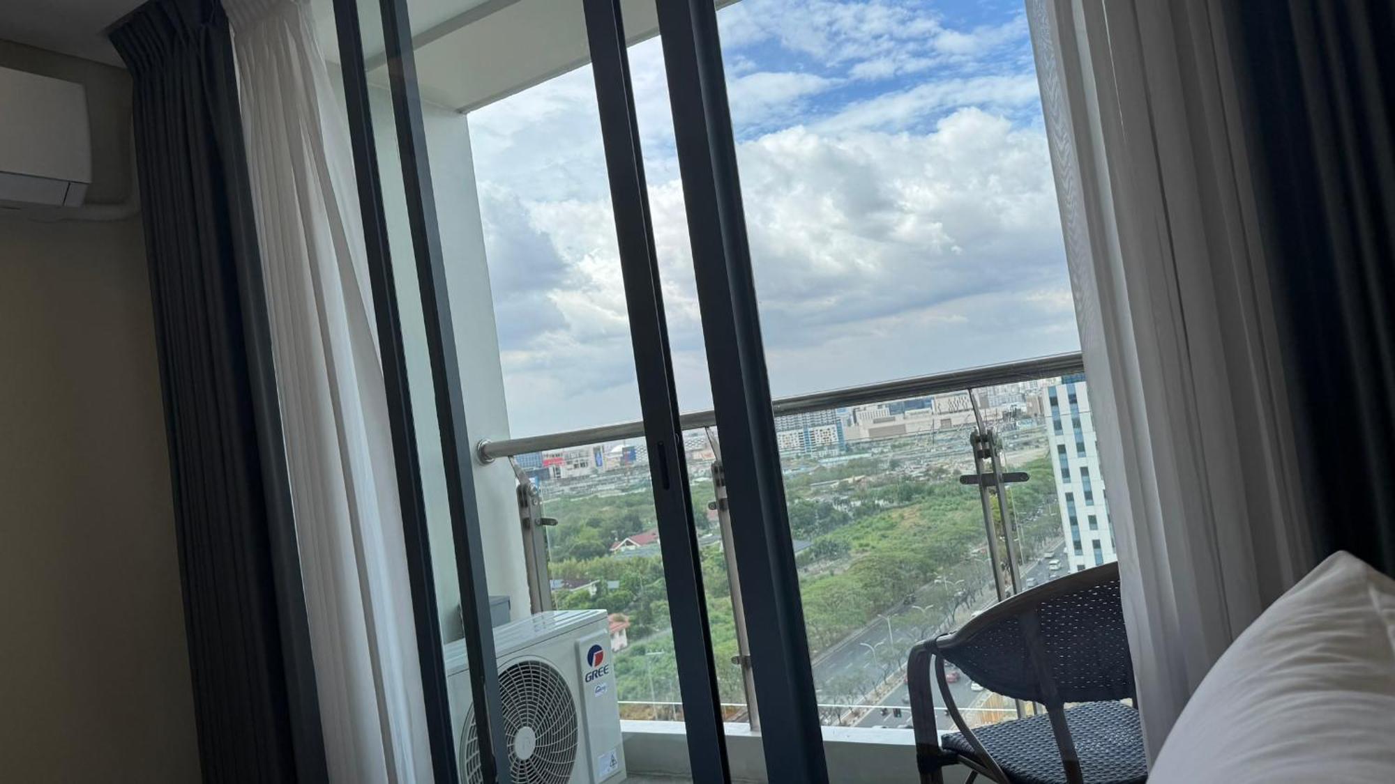 L Condotel Paranaque City Buitenkant foto
