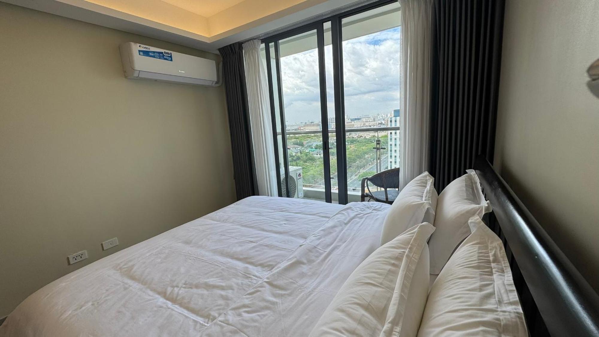 L Condotel Paranaque City Buitenkant foto