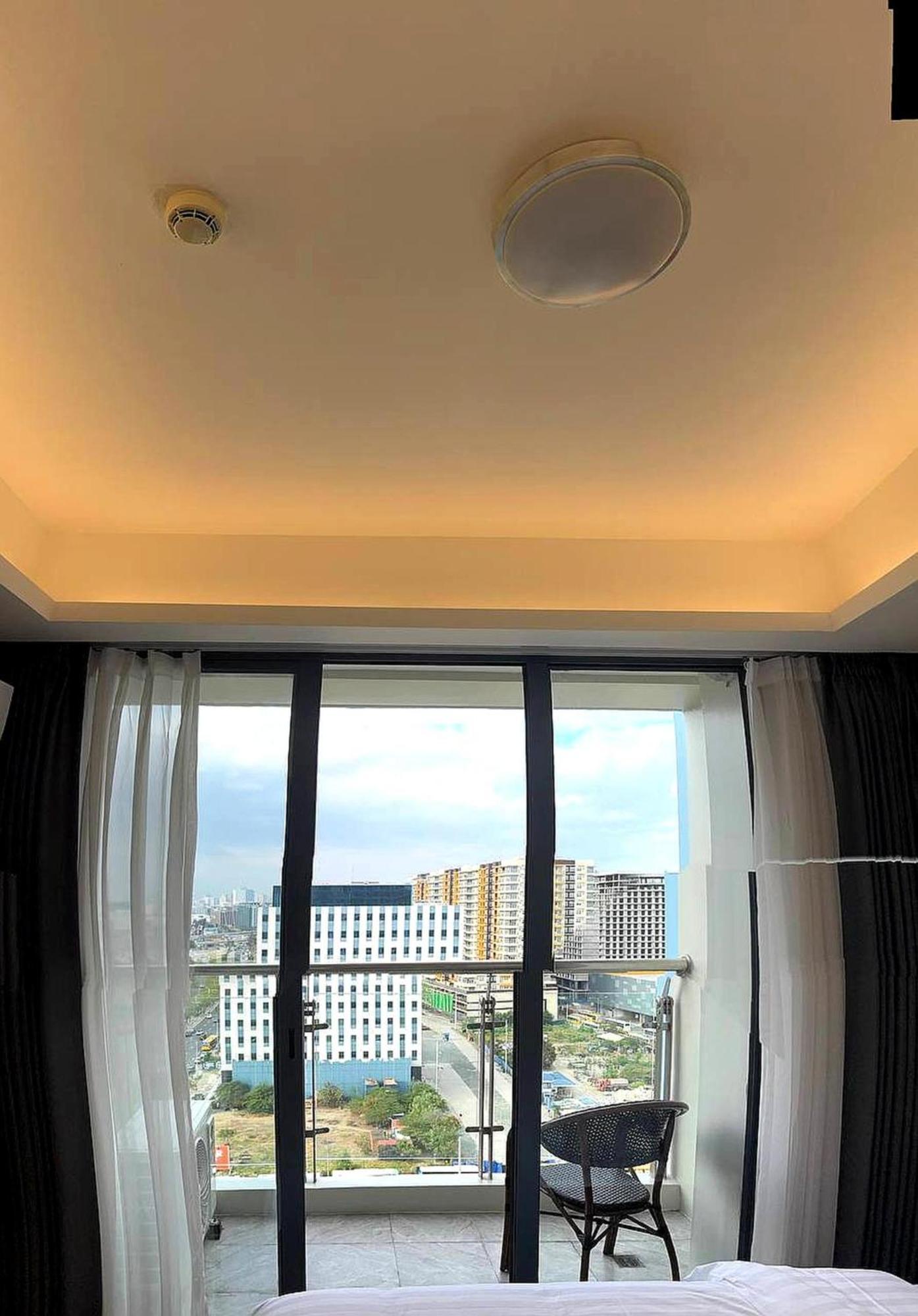 L Condotel Paranaque City Buitenkant foto